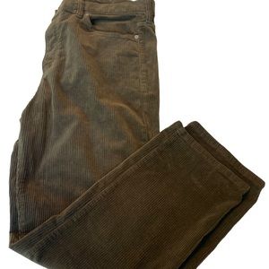 NWOT BANANA REPUBLIC CORDUROY PANTS.         MAKE AN OFFER !!